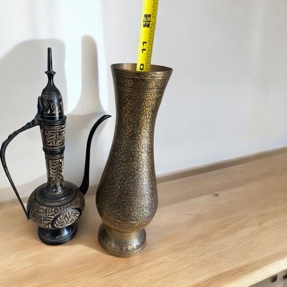 Antique Indian Surahi Water Pot And Vase Brass 12" Tall. Decorate Pease - Picture 4 of 5